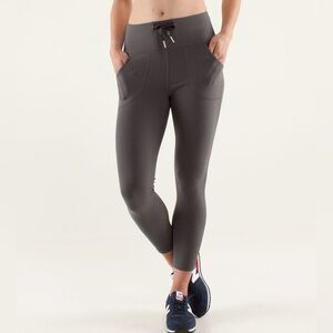 Lululemon Will Crop High-Waisted Gray Leggings in Soot Light Size 2